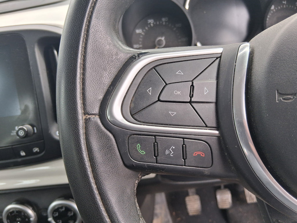 2019 FIAT 500L HATCH 3 SPOKE MULRIFUNCTION LEATHER STEERING WHEEL NO AIRBAG