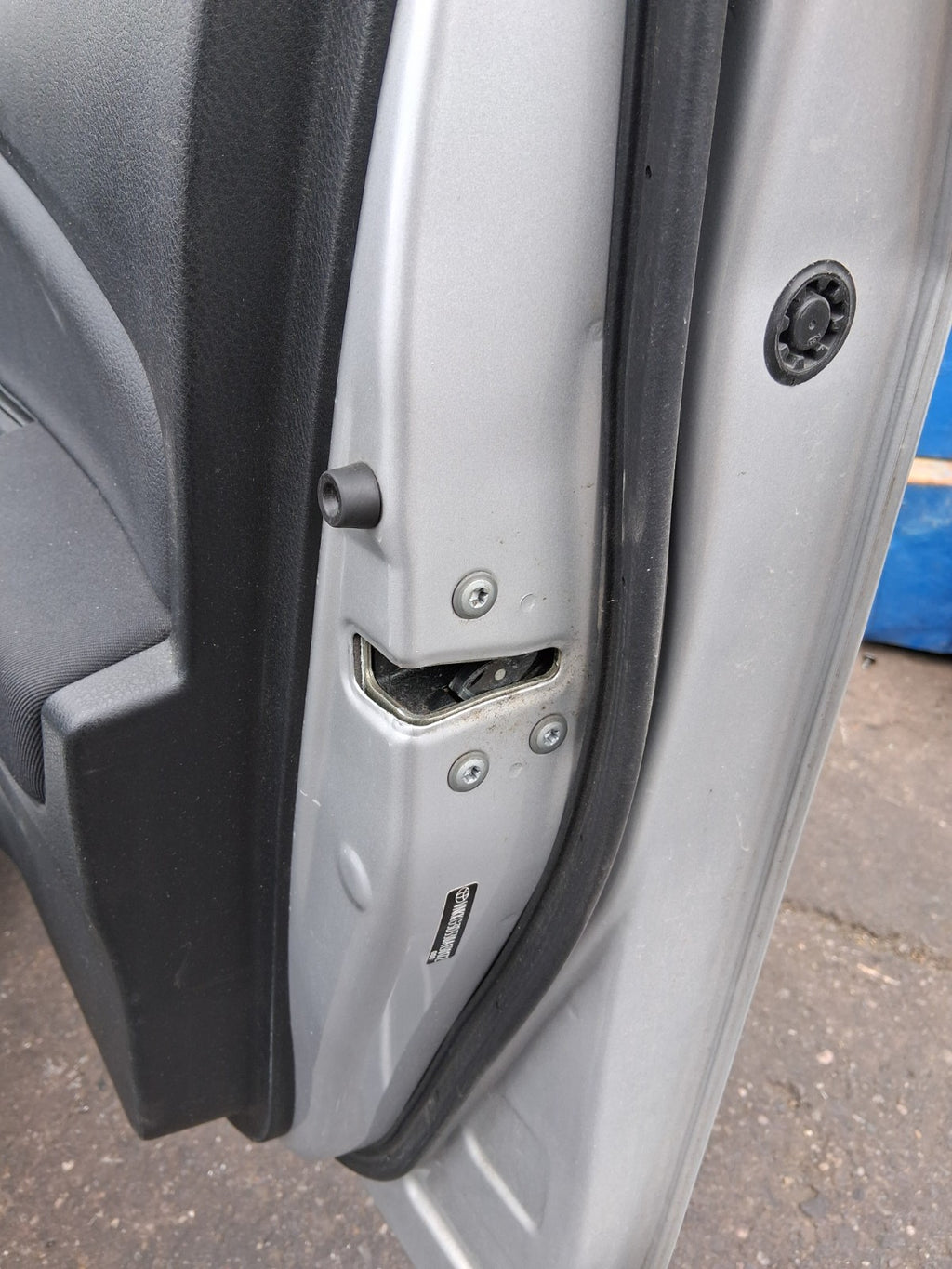 TOYOTA YARIS MK3 2019 OSF DRIVER SIDE FRONT DOOR LOCK MECHANISM