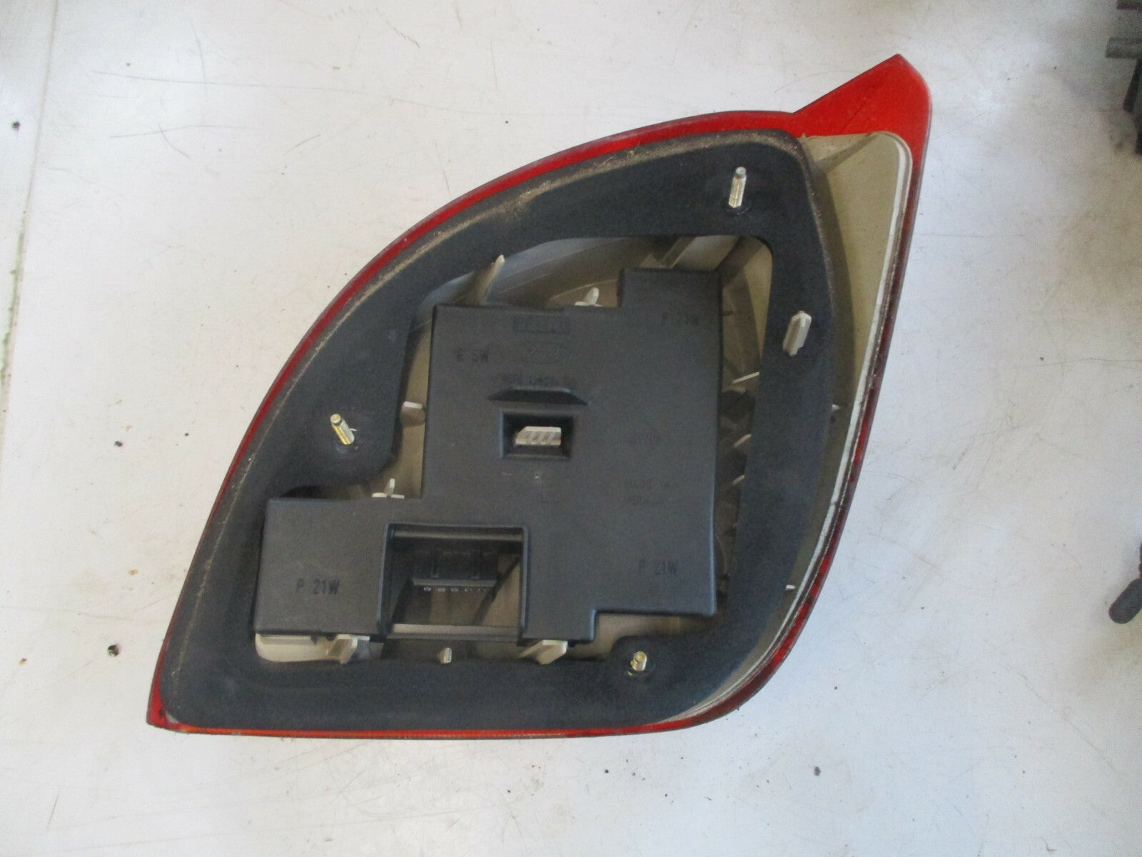 FORD FIESTA MK4 FACELIFT 2000 NSR PASSENGER SIDE REAR TAIL LIGHT