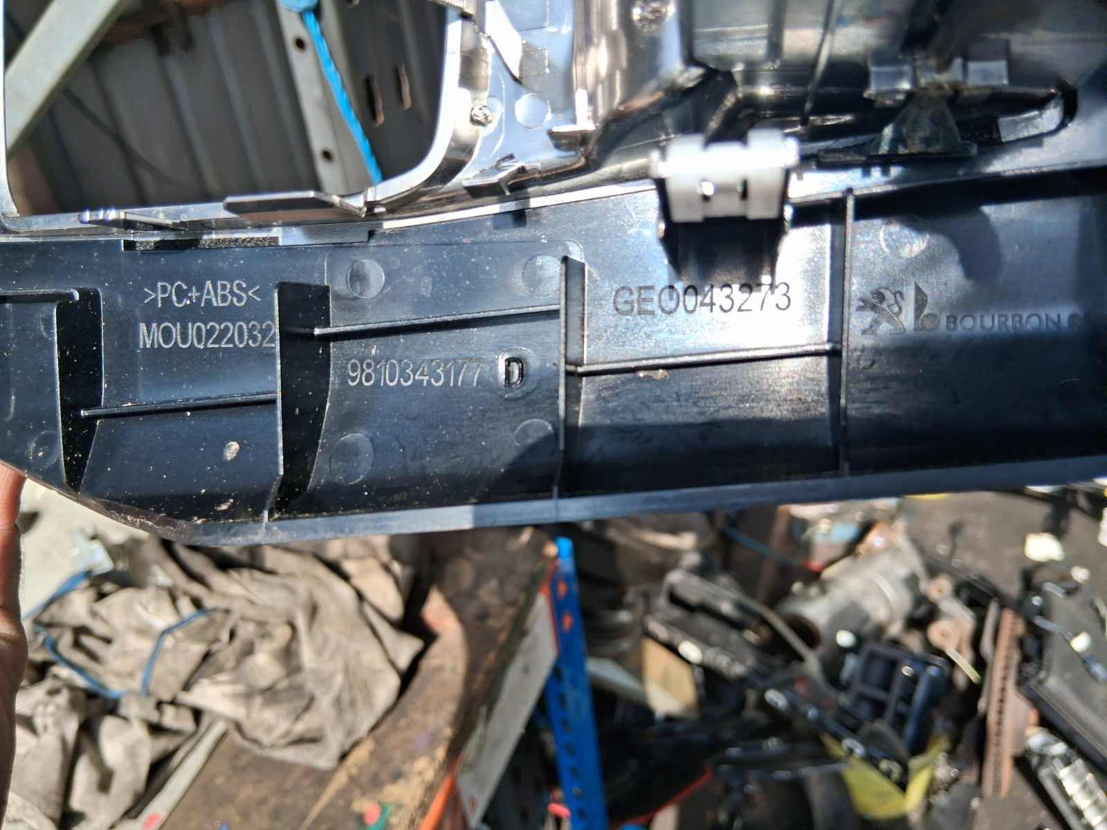 2019 PEUGEOT 5008 MK2 GEAR SELECTOR TRIM WITH PARKING BUTTON SWITCH 9810343177