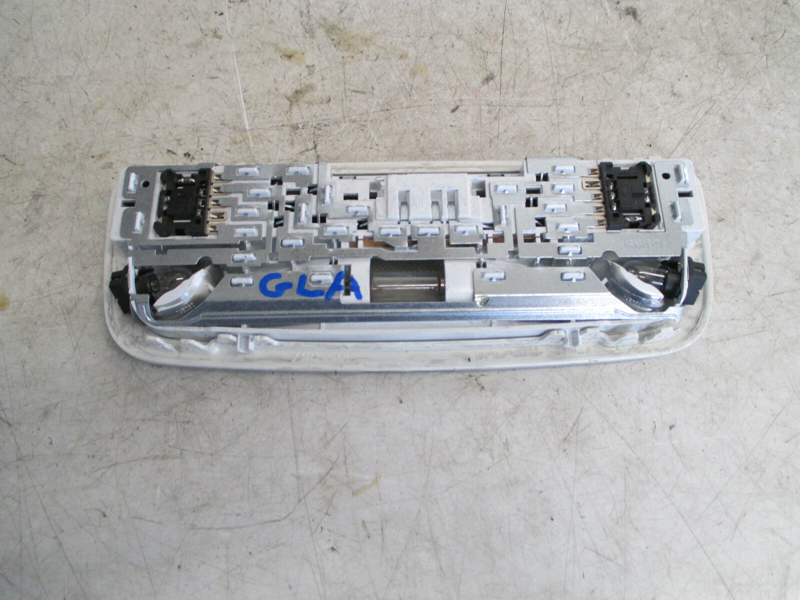 MERCEDES BENZ GLA 2018 X156 REAR INTERIOR ROOF LIGHT READING A2048204901