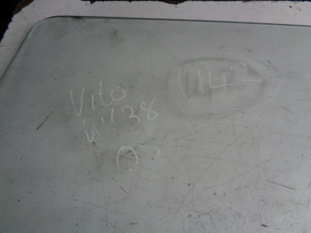 MERCEDES BENZ VITO VAN 2001 FRONT OS DRIVER SIDE DOOR BARE GLASS