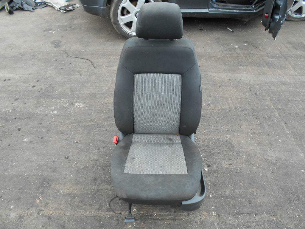 VOLKSWAGEN VW POLO 6R 2012 5 DOOR NSF PASSENGER SIDE FRONT SEAT BLACK & GREY