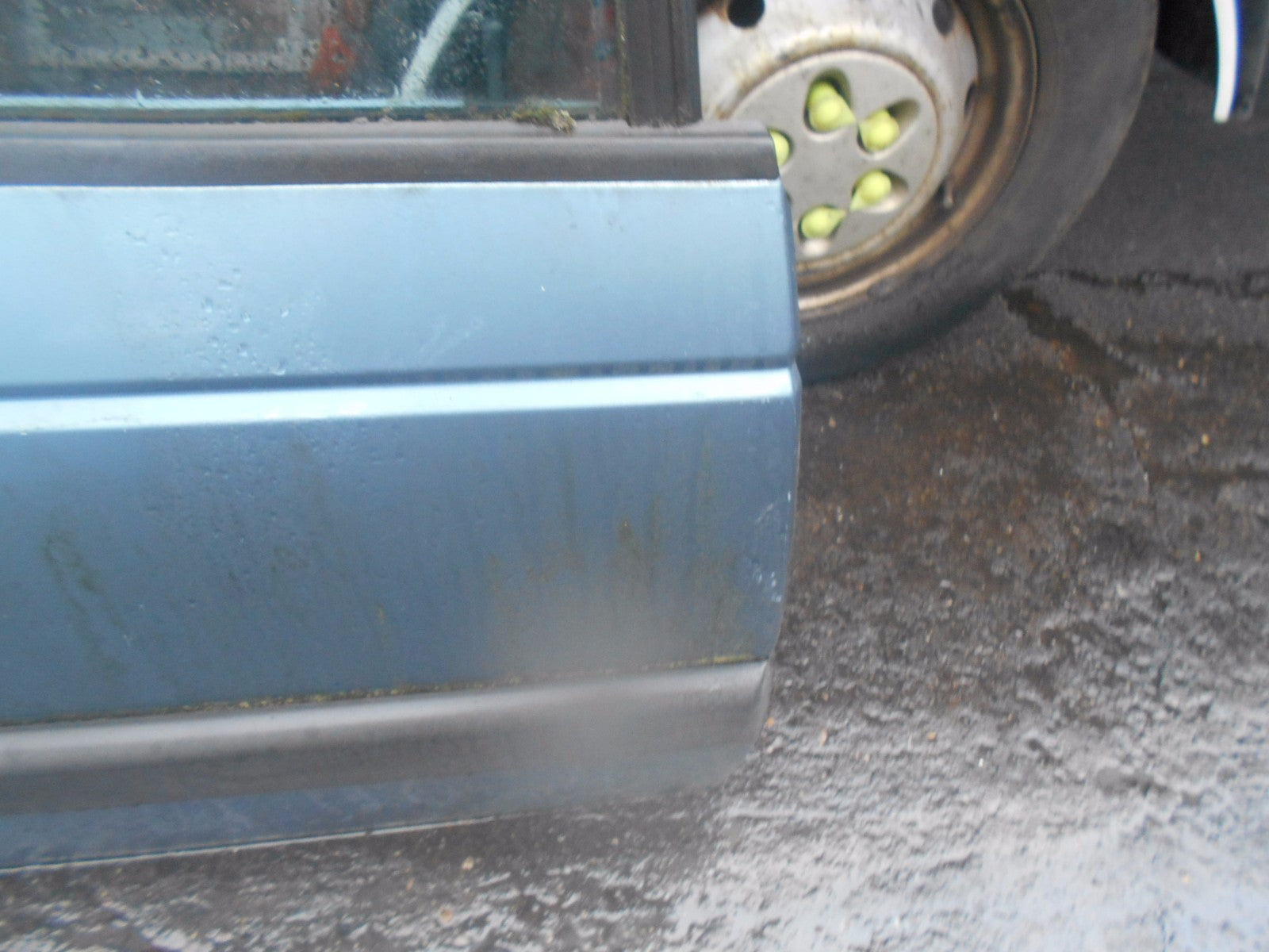VOLKSWAGEN VW PASSAT B3 (MK3) 1990 OSR DRIVER SIDE REAR COMPLETE DOOR BLUE