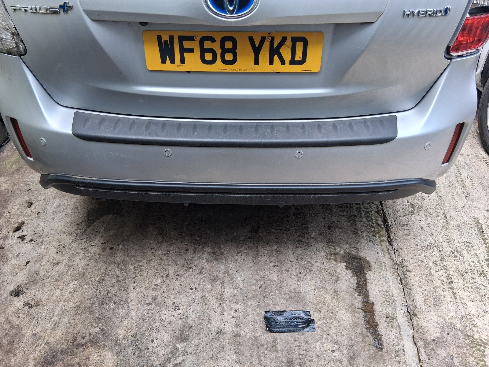 2018 TOYOTA PRIUS V PLUS XW40 COMPLETE REAR BUMPER WITH PDC SENSORS SLIVER