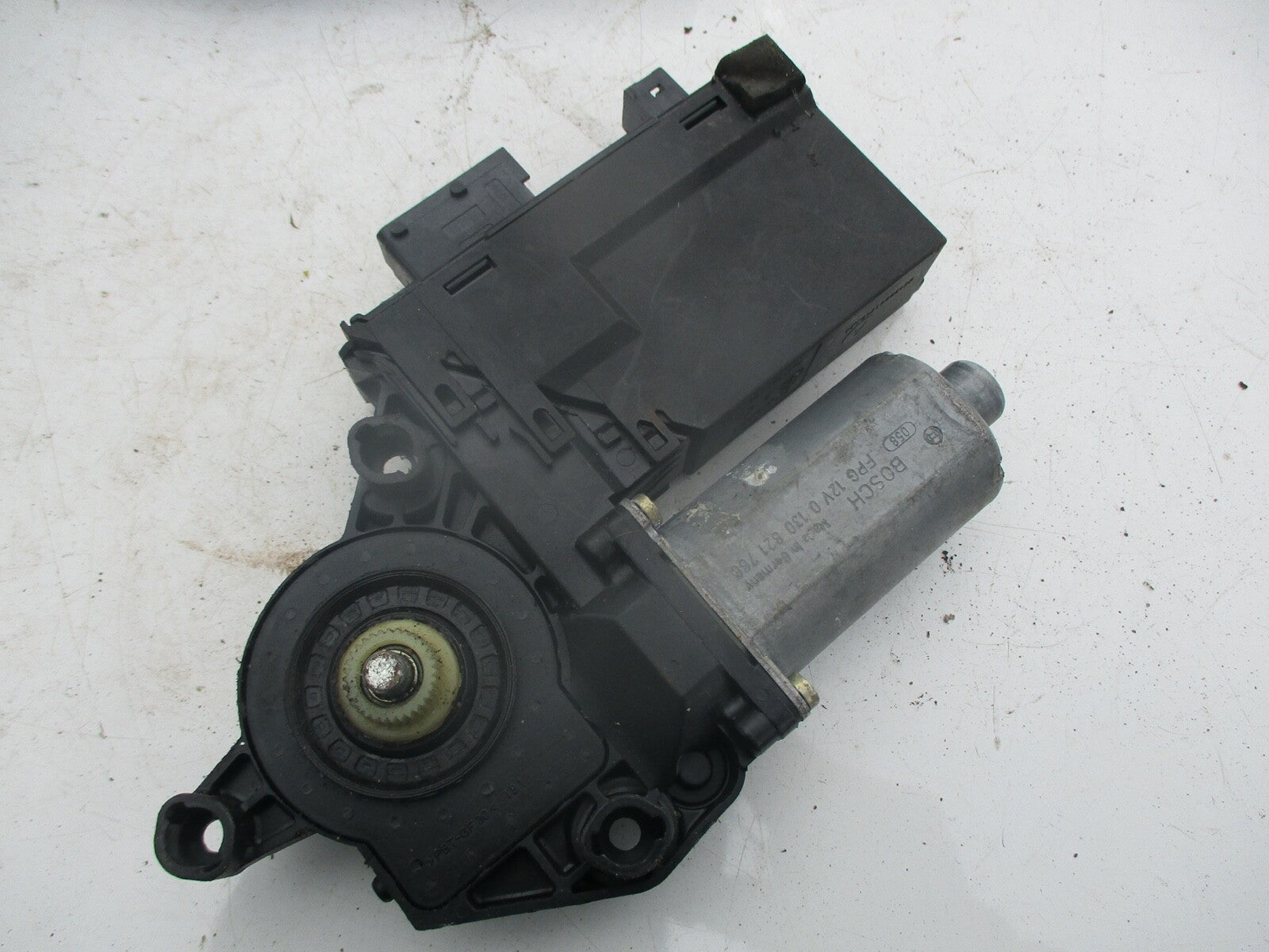 PEUGEOT 307 2004 OS DRIVER SIDE FRONT ELECTRIC WINDOW MOTOR ONLY 9637130680