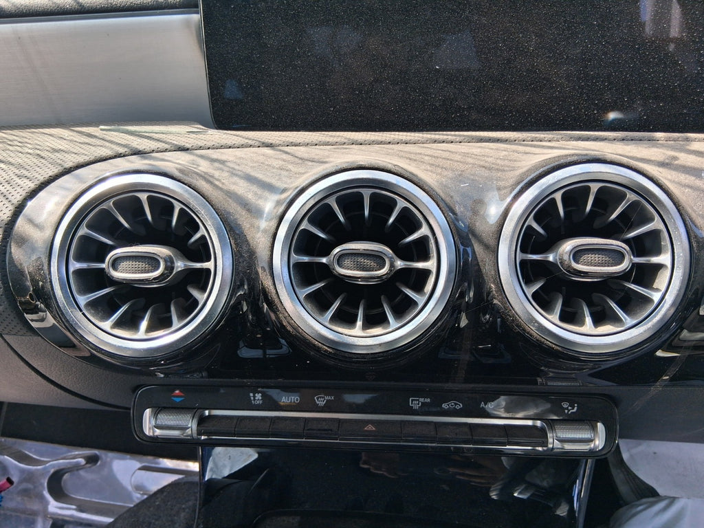 2023 MERCEDES CLA C118 FRONT DASHBOARD CENTRE AIR VENTS