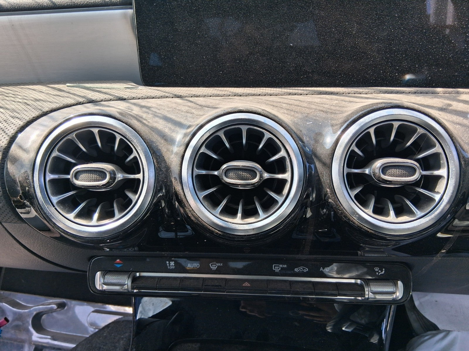 2023 MERCEDES CLA C118 FRONT DASHBOARD CENTRE AIR VENTS