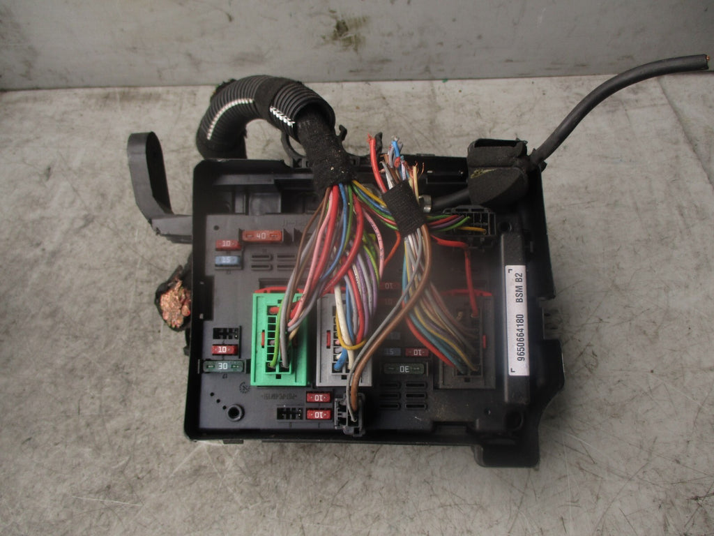 2005 PEUGEOT 206 1.4 PETROL UNDER BONNET FUSE BOX 9650664180