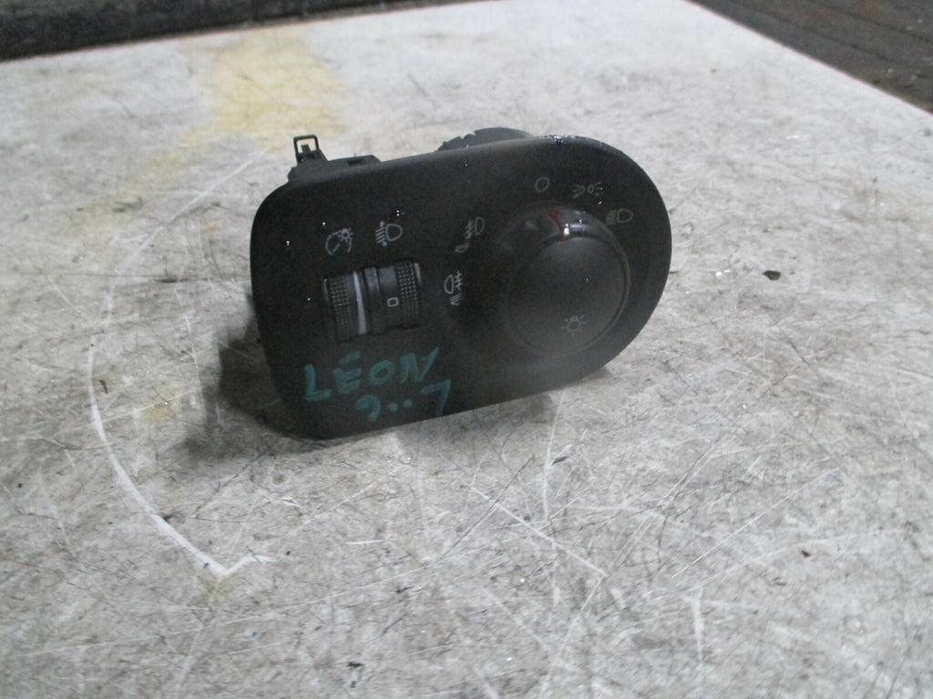 SEAT LEON MK2 2007 HEADLIGHT CONTROL SWITCH 1P2941431B