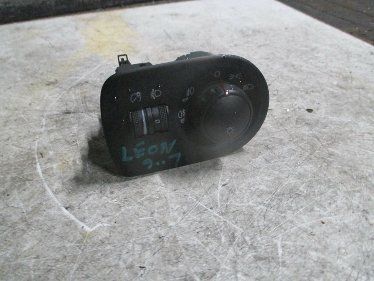 SEAT LEON MK2 2007 HEADLIGHT CONTROL SWITCH 1P2941431B
