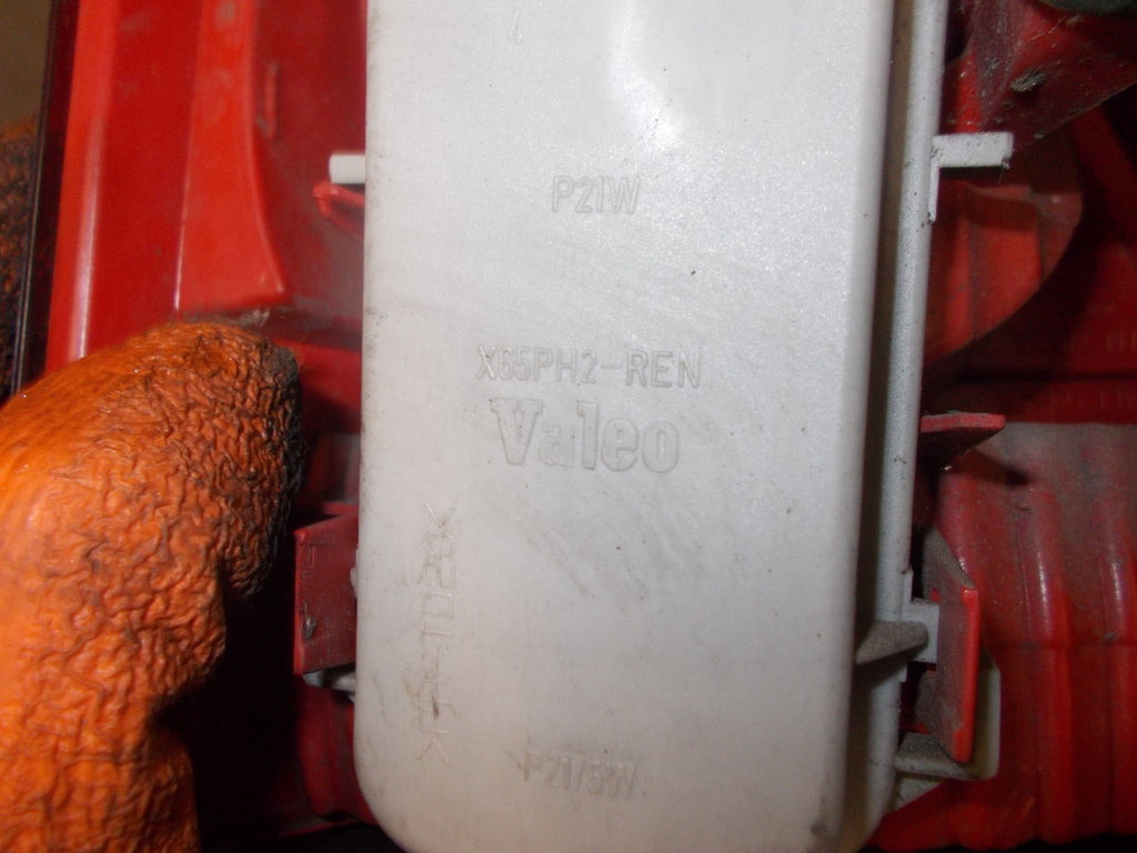 RENAULT CLIO MK2 OSR DRIVER SIDE REAR LIGHT TAIL LIGHT 8200071414