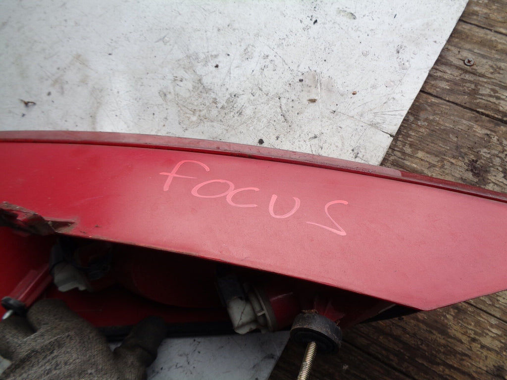 FORD FOCUS MK1 2004 REAR PASSENGER SIDE LIGHT 1M51 13404 A