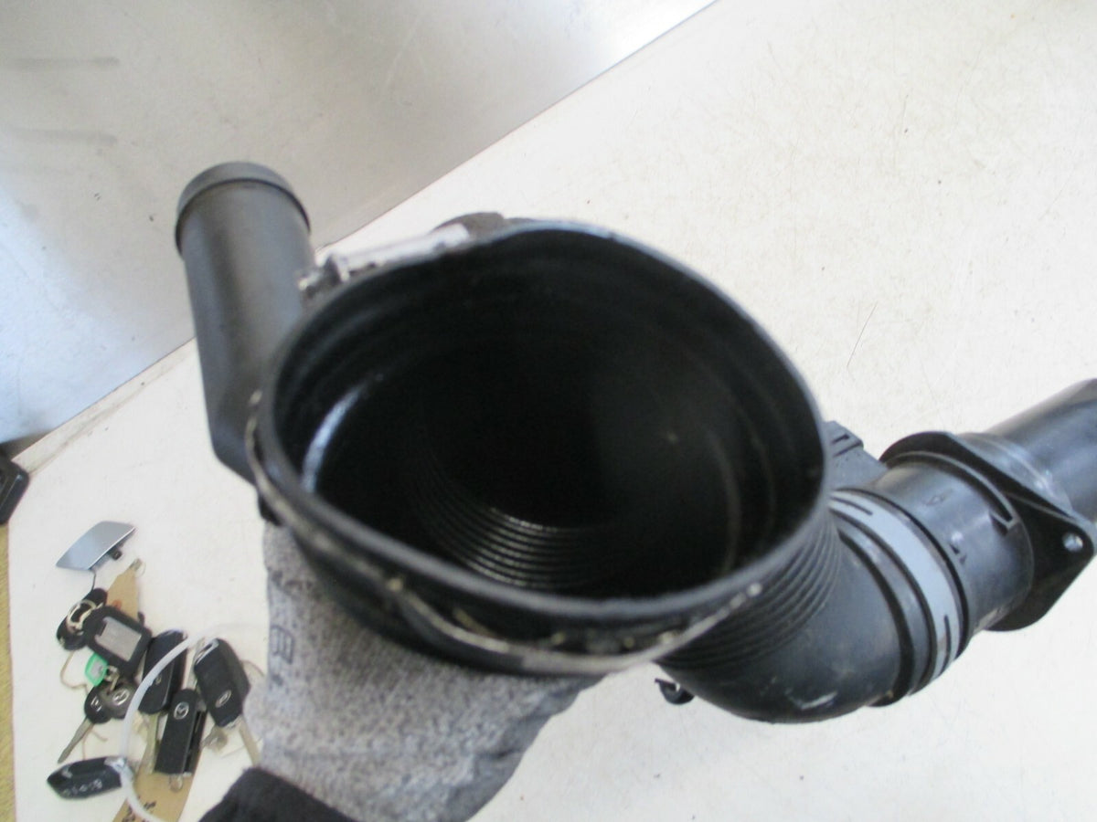 VOLKSWAGEN PASSAT B7 TURBO CHARGER AIR INTAKE INLET PIPE 3L0129654M