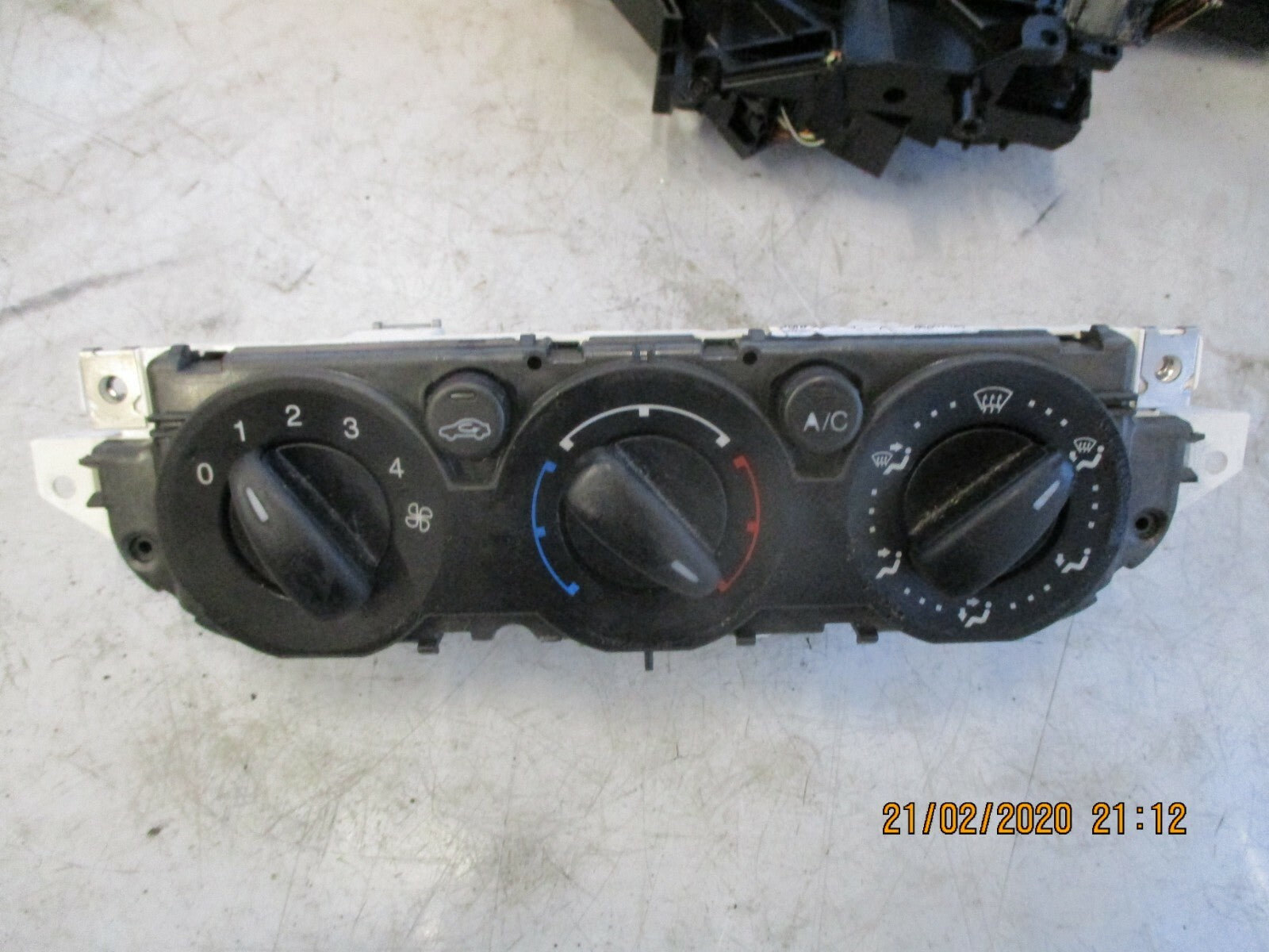 FORD FOCUS MK2 2006 AC HEATER CLIMATE CONTROL SWITCHES PANEL 3M5T19980AD