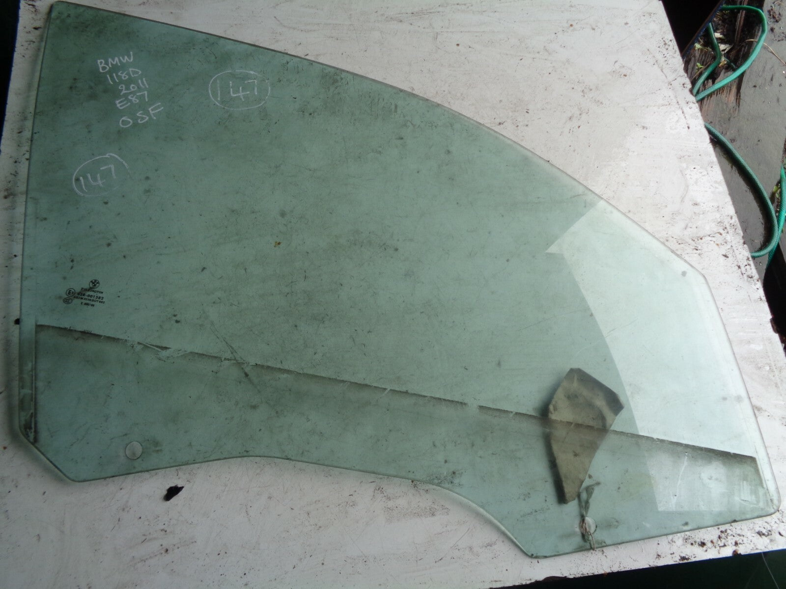 BMW 118D 2011 E87 OSF DRIVER SIDE FRONT WINDOW GLASS E143R001582