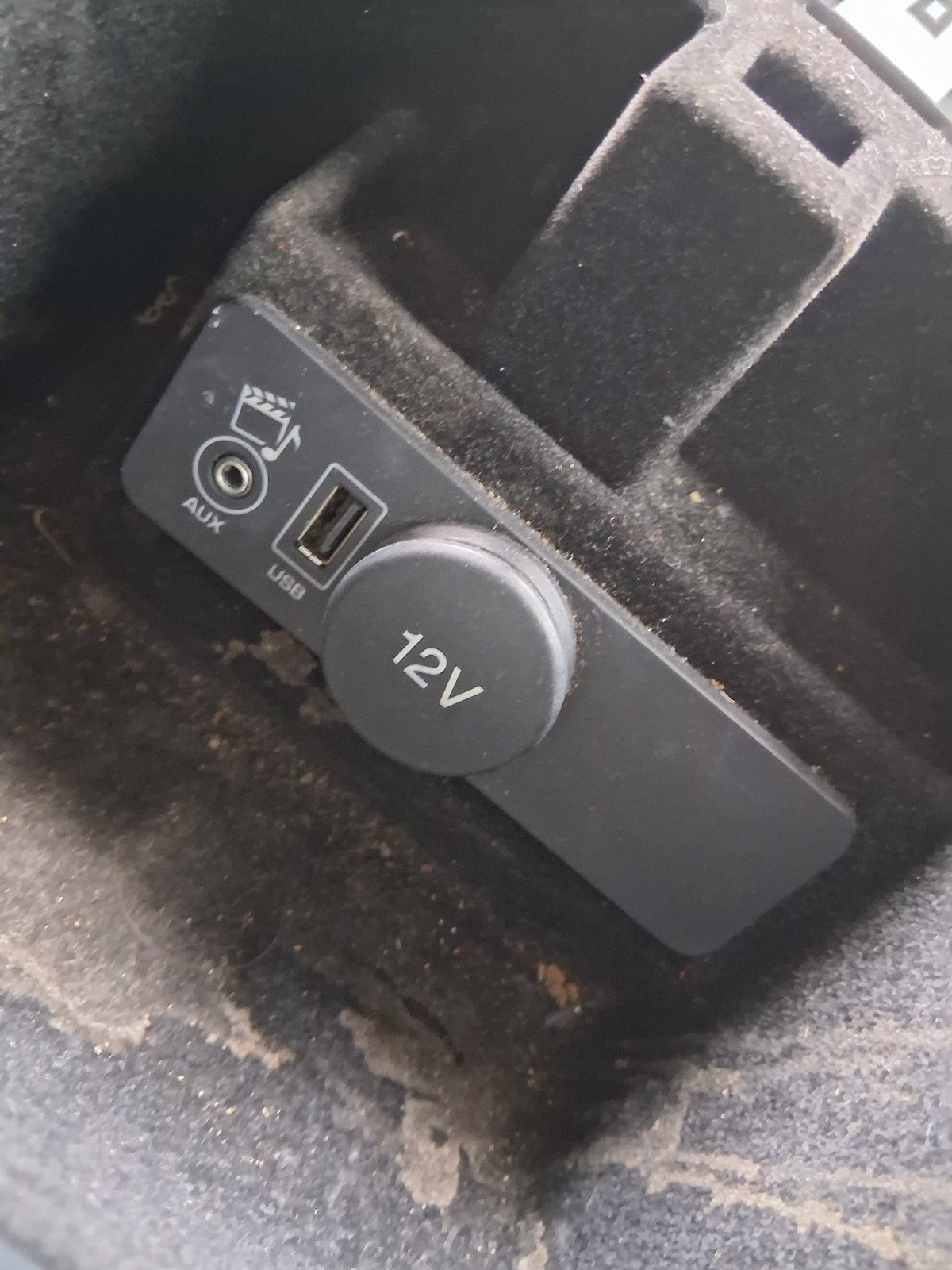 2016 RANGE ROVER EVOQUE L538 UNDER ARMREST USB PORT SOCKET