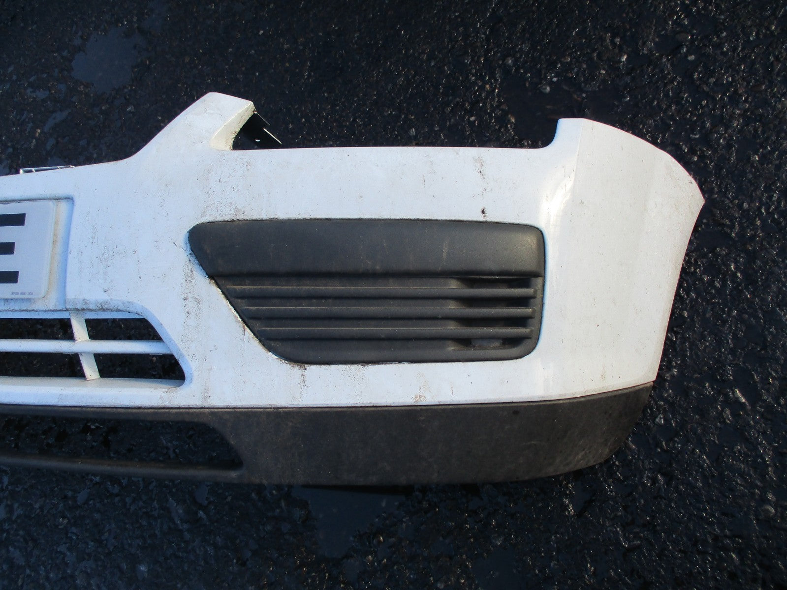 FORD FOCUS MK2 PRE FACELIFT FRONT BUMPER WHITE