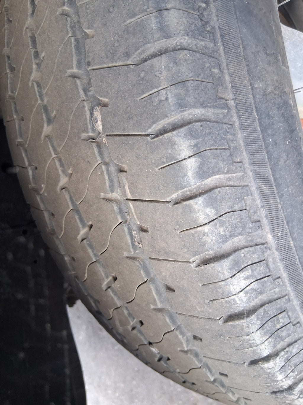 2020 SAIC LDV V80 16 INCH ALLOY WHEEL WITH TYRE 215/75R16