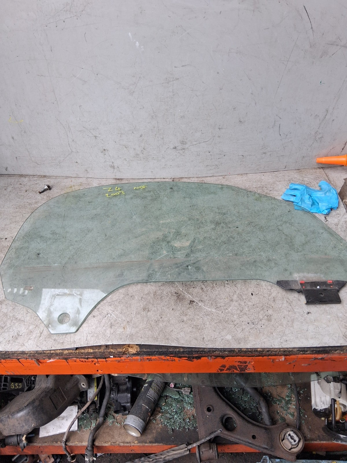 2003 BMW Z4 DOOR NSF PASSENGER SIDE FRONT LEFT WINDOW GLASS 43R000262
