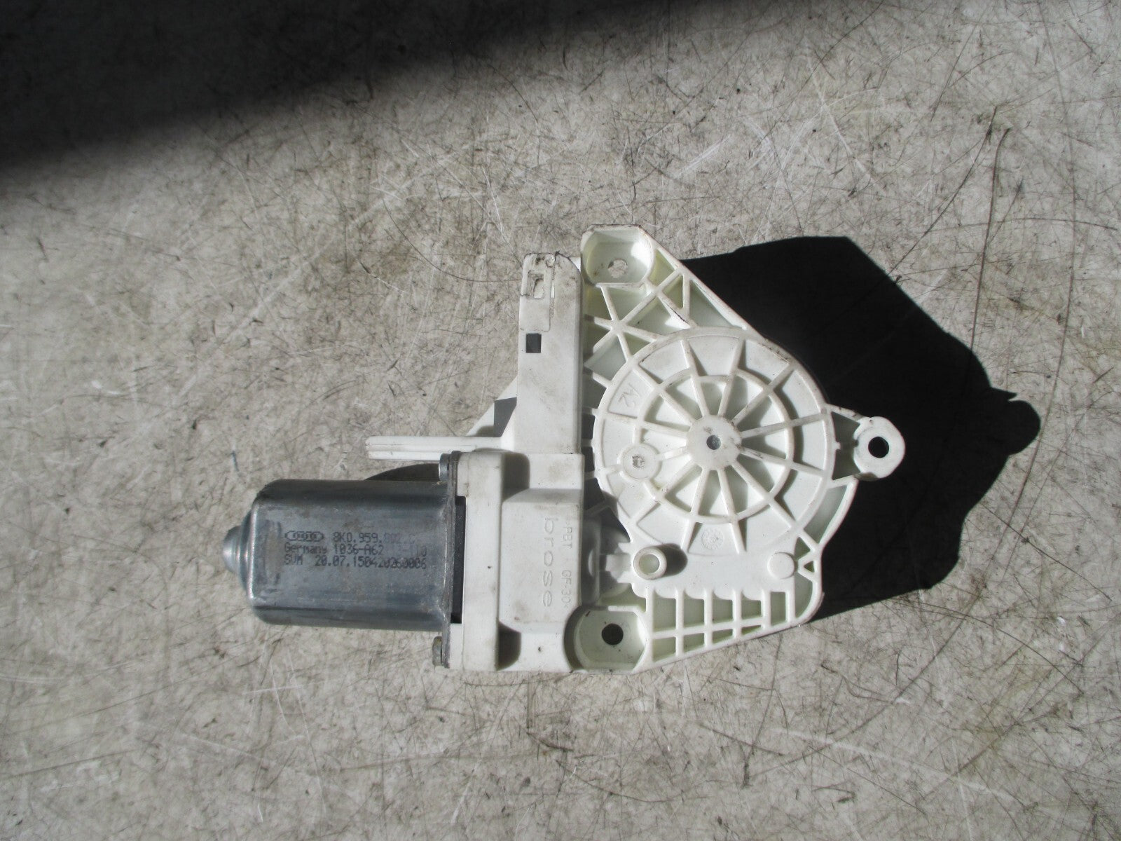 AUDI A1 8X 2015 3 DOOR OS DRIVER SIDE DOOR WINDOW MOTOR ONLY 8K0959802C