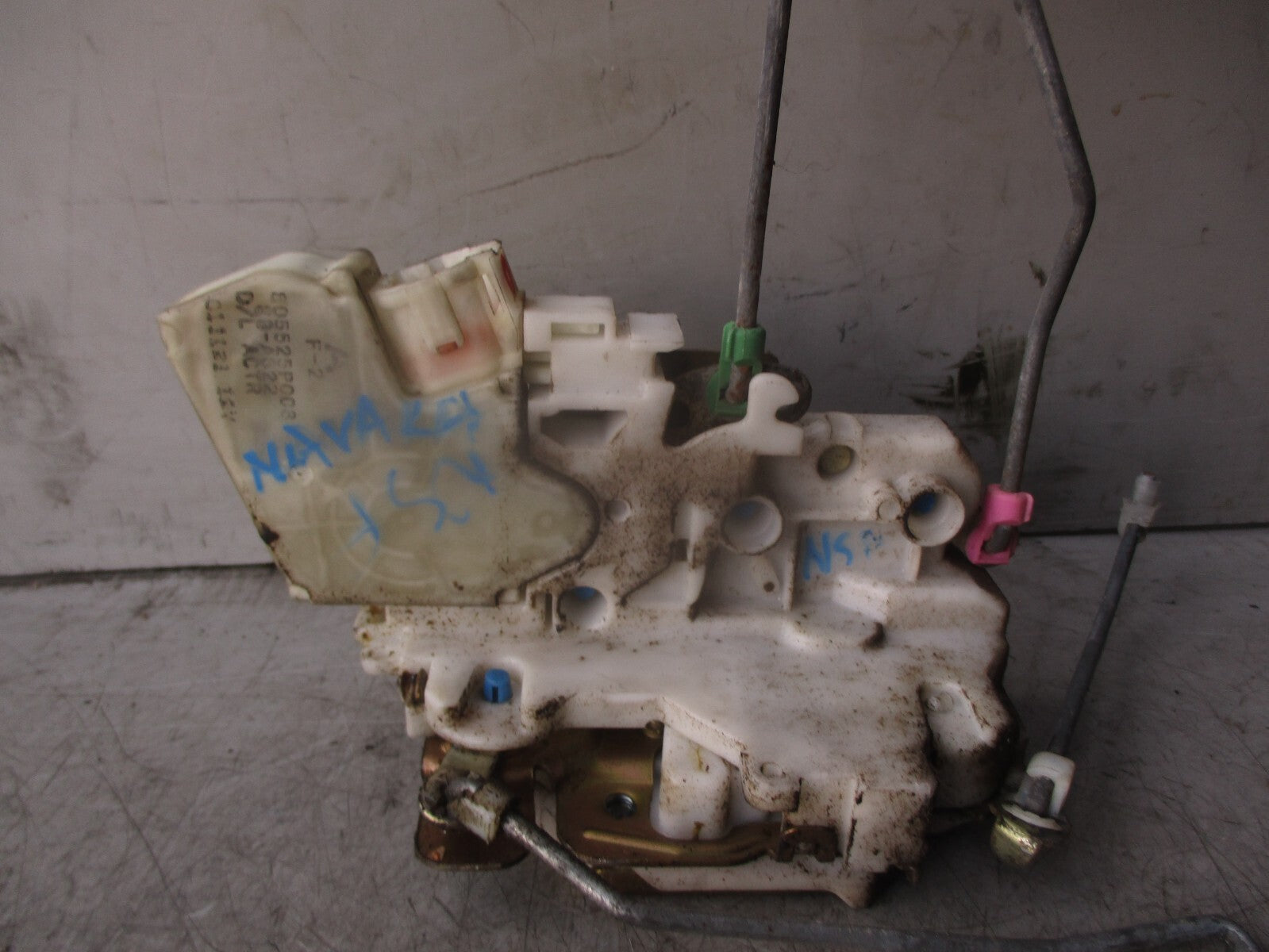 2002 NISSAN NAVARA D22 NSF PASSENGER SIDE FRONT DOOR LOCK MECHANISM 805525P003