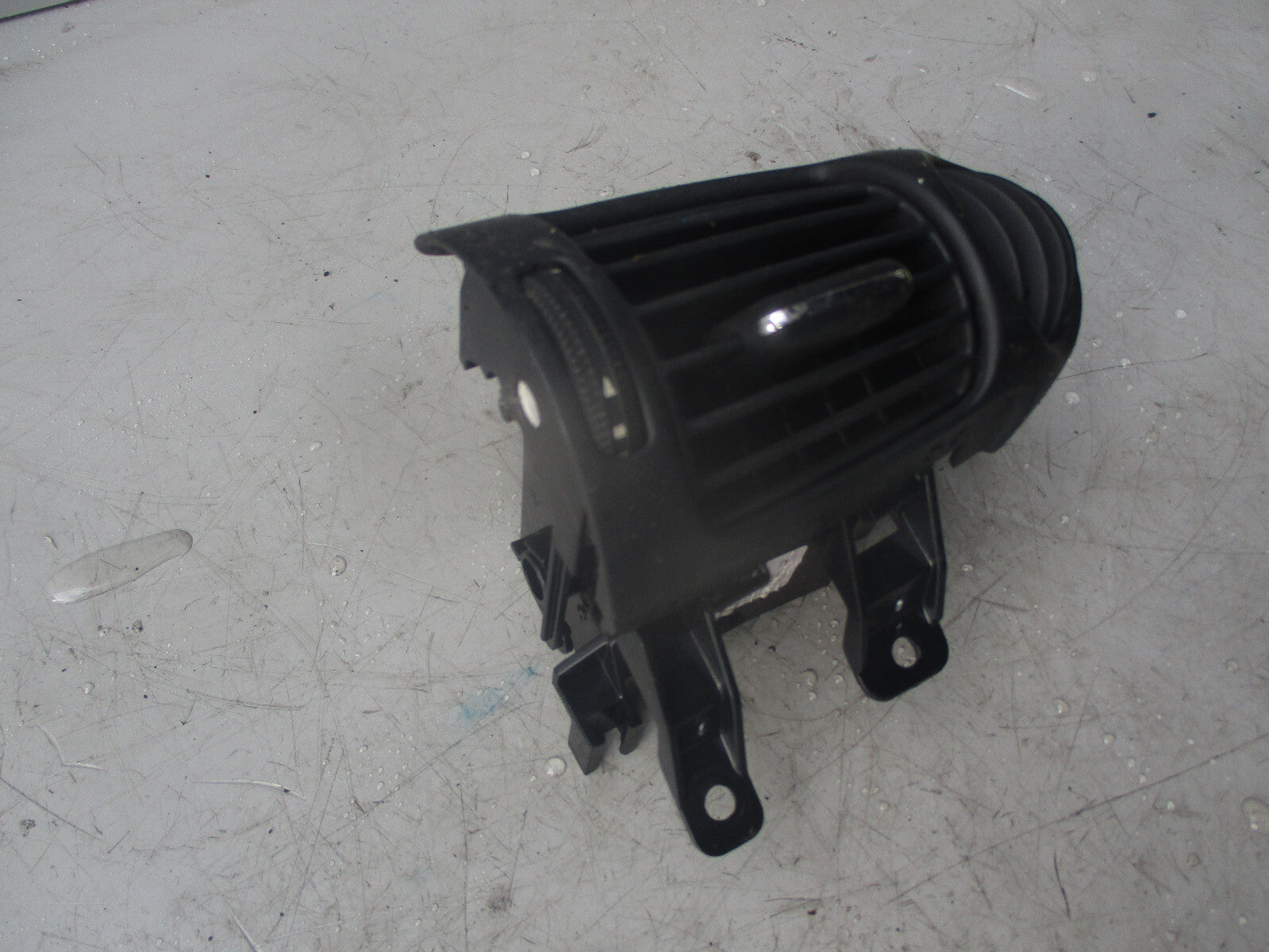 MERCEDES CLC 2008 DASHBOARD RIGHT SIDE AIR VENT A2038302854