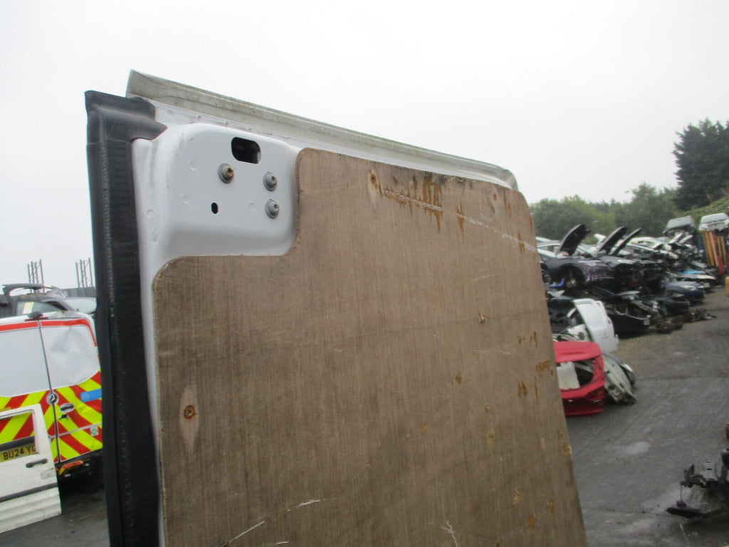 2019 MERCEDES BENZ SPRINTER W907 NSR PASSENGER SIDE REAR DOOR WHITE HAS DENTS