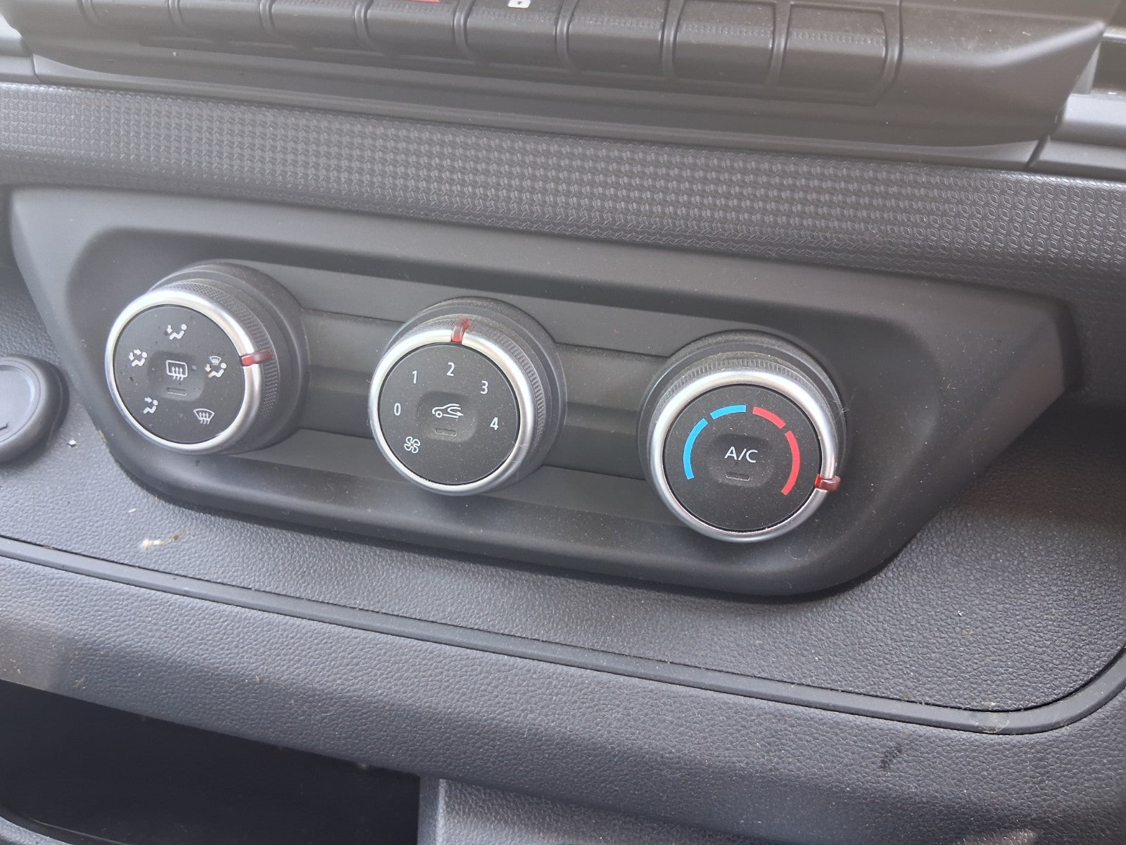 2025 RENAULT TRAFIC X82 MK3 AC HEATER CLIMATE CONTROL SWITCH PANEL
