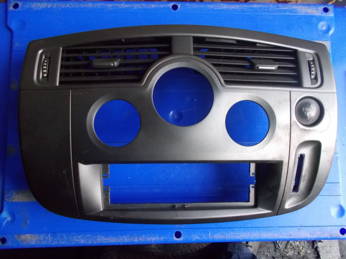2006 RENAULT SCENIC HEATER CONTROLS SURROUND TRIM 8200494162