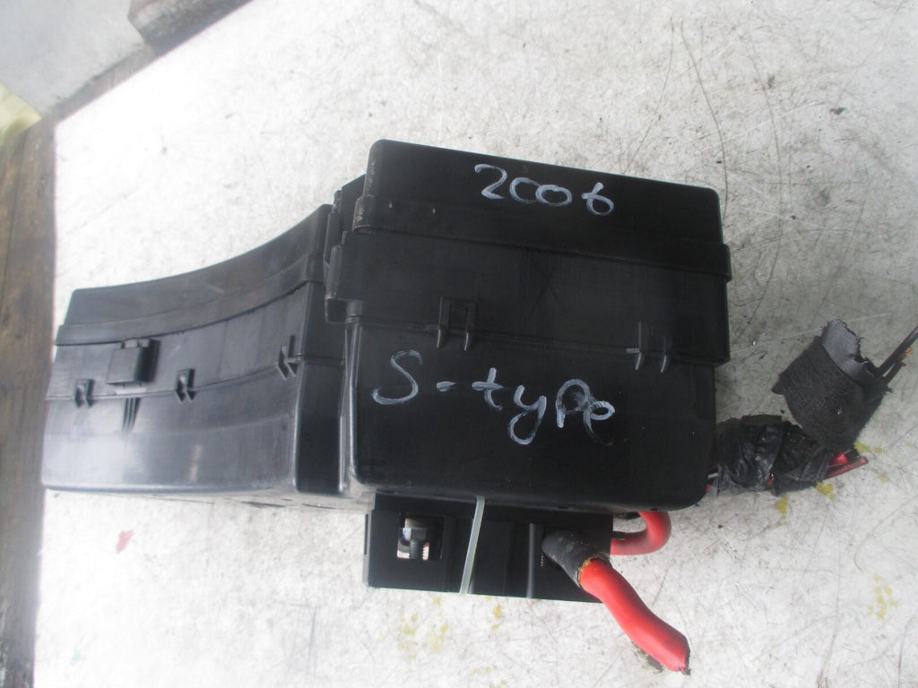 2005 JAGUAR S TYPE FUSE RELAY CONTROL BOX MODULE UNIT 2R8T14A003FB