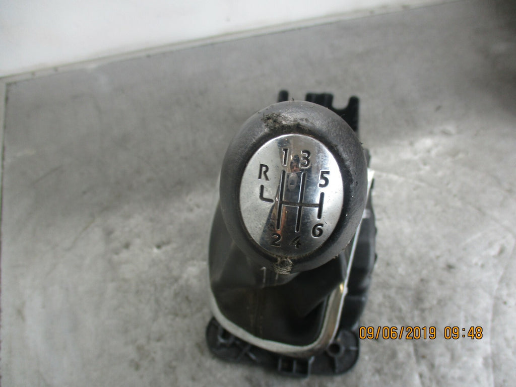RENAULT MEGANE MK3 GEAR STICK SURROUND TRIM & KNOB 6 SPEED 8201062921A