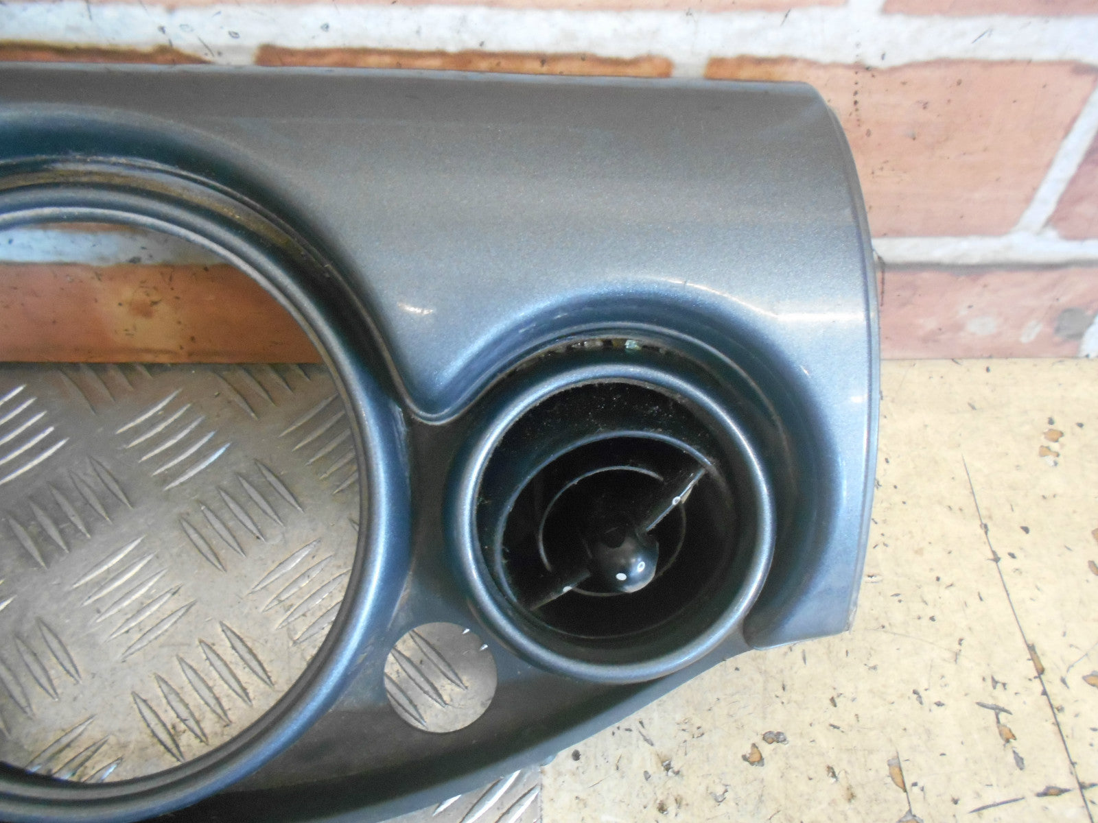 BMW MINI R52 CABRIOLET CONVERTIBLE 2006 HEATER VENT CLOCK SURROUND ASSEMBLY