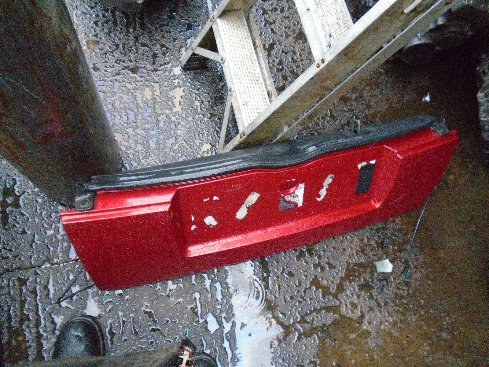 CITROEN C2 2006 3 DOOR REAR LOWER BOOTLID TAILGATE RED BLACK