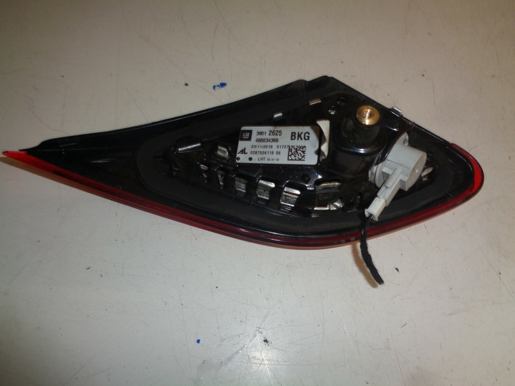 VAUXHALL CORSA E 2018 NSR PASSENGER SIDE REAR INNER TAILLIGHT 39012625