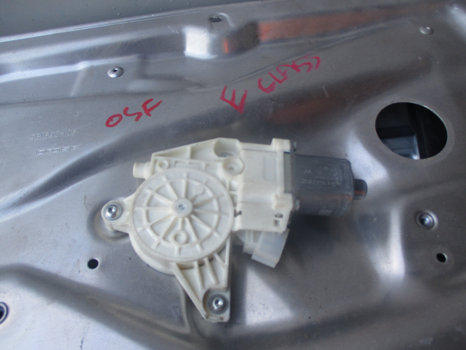 MERCEDES 2014 W212 OSF DRIVER SIDE FRONT WINDOW REGULATOR & MOTOR A2048200242