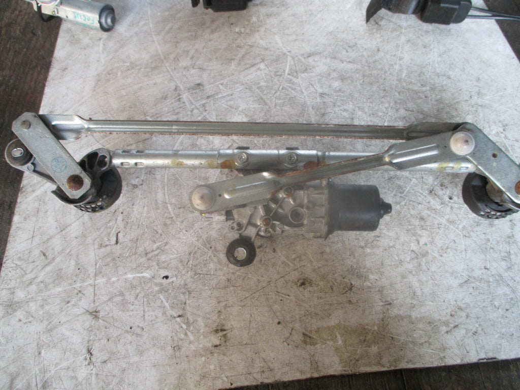 NISSAN QASHQAI 2018 J11 FRONT WINDSCREEN WIPER MOTOR WITH LINKAGES