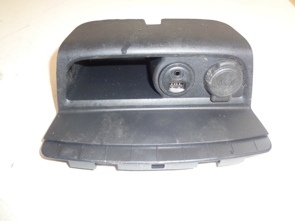 PEUGEOT 208 2016 MK1 AUX USB PORT INPUT POWER SOCKET 9674655277