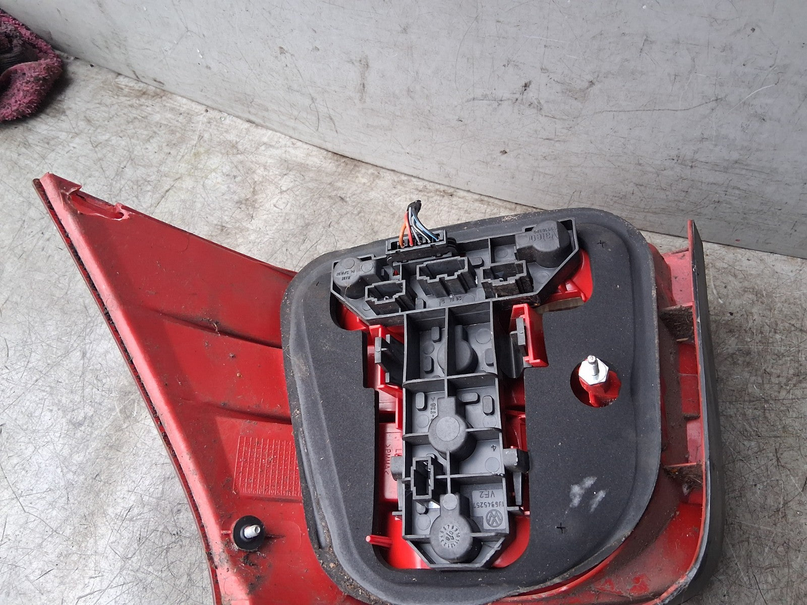 2002 VW VOLKSWAGEN GOLF MK4 NSR PASSENGER SIDE REAR LEFT TAIL LIGHT 1J6945095Q