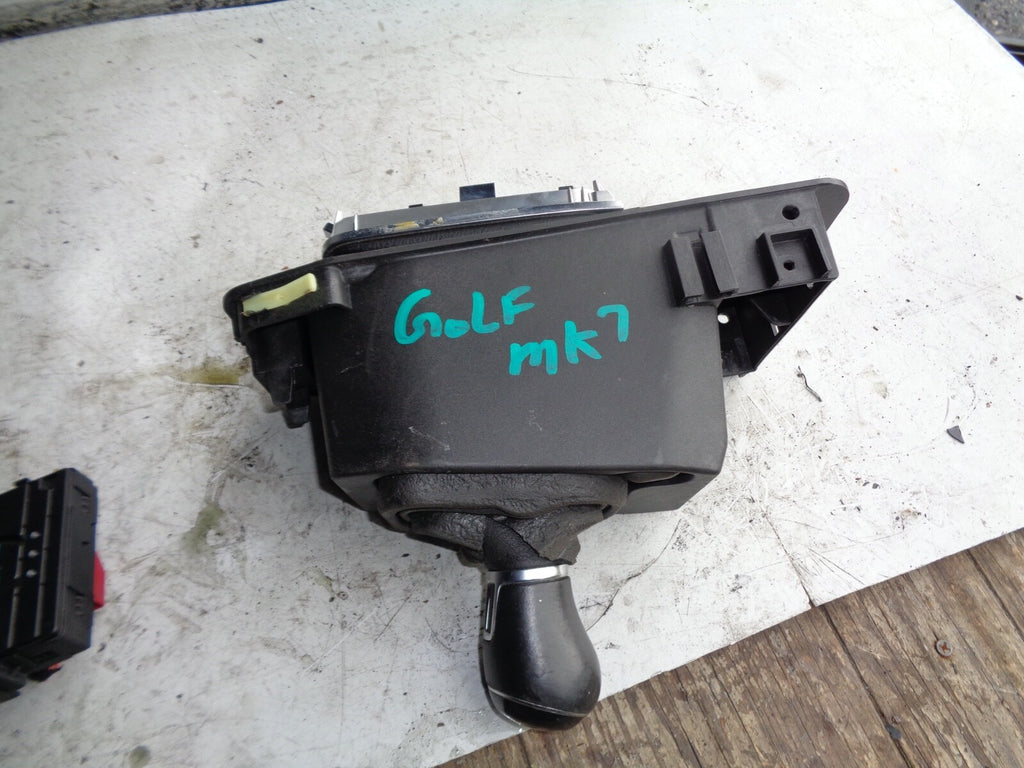 VW VOLKSWAGEN GOLF MK7 2015 GEAR STICK SHIFTER CHANGER AND GAITER 5G2711113B
