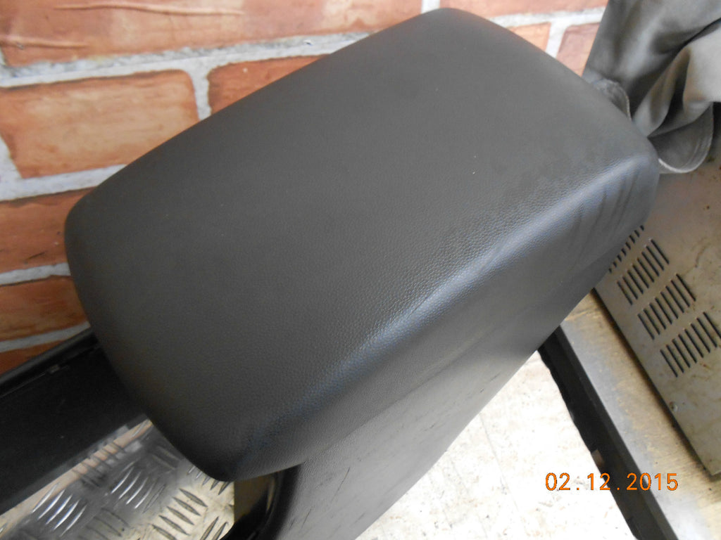 MAZDA 3 BK 2005 CENTRE CONSOLE ARMREST ARM REST STORAGE COMPARTMENT PLASTIC TRIM