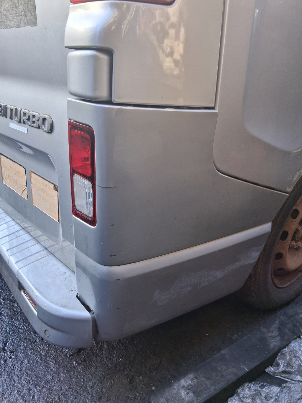 2017 VAUXHALL VIVARO MK2 OSR DRIVER SIDE REAR RIGHT BUMPER CORNER SILVER L193