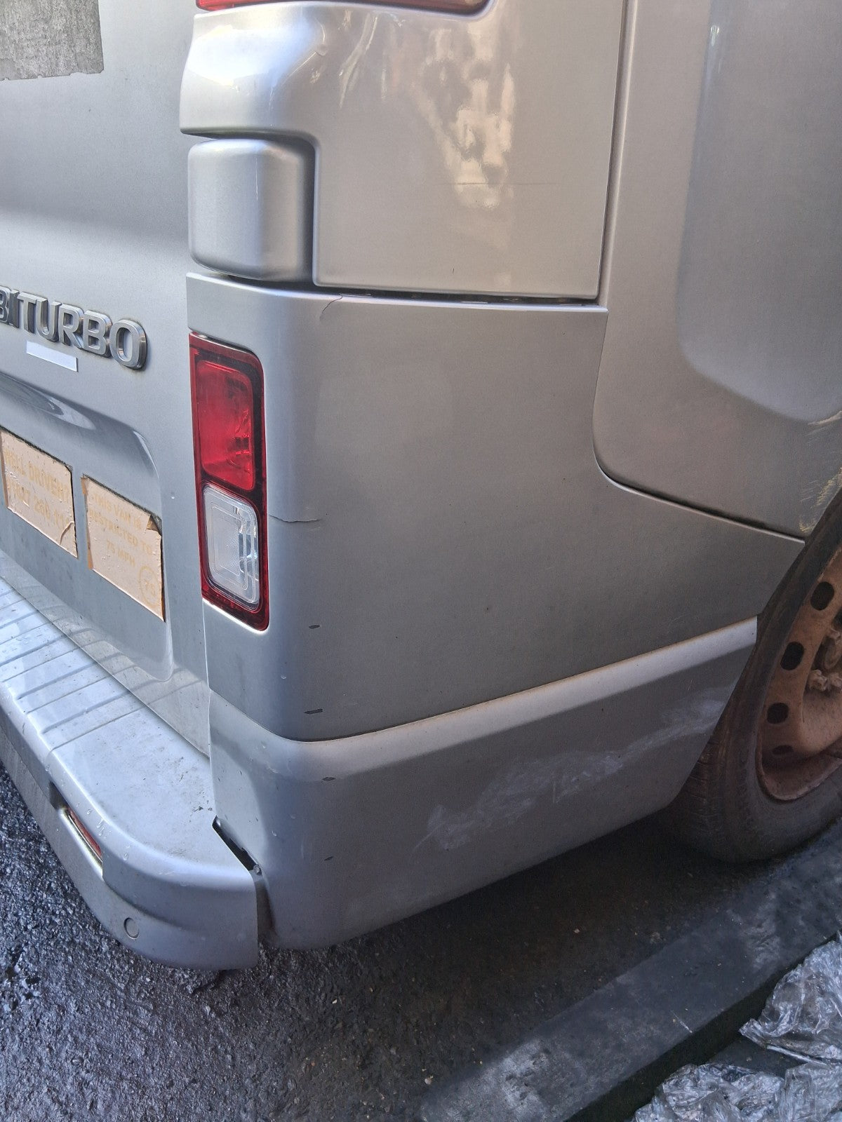 2017 VAUXHALL VIVARO MK2 OSR DRIVER SIDE REAR RIGHT BUMPER CORNER SILVER L193