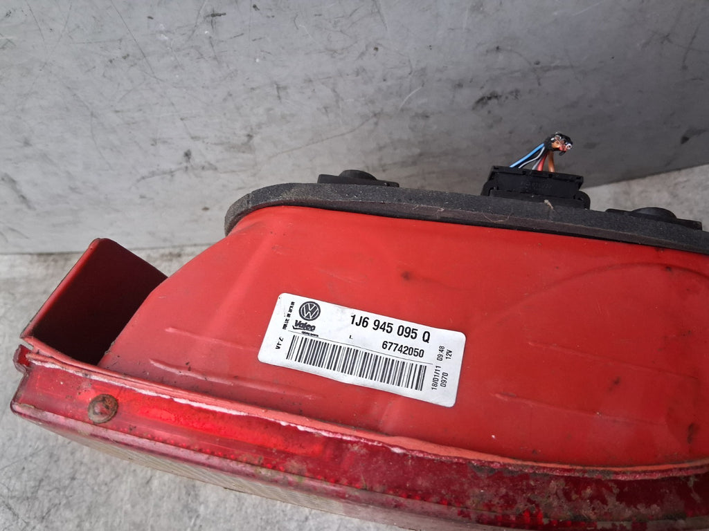 2002 VW VOLKSWAGEN GOLF MK4 NSR PASSENGER SIDE REAR LEFT TAIL LIGHT 1J6945095Q
