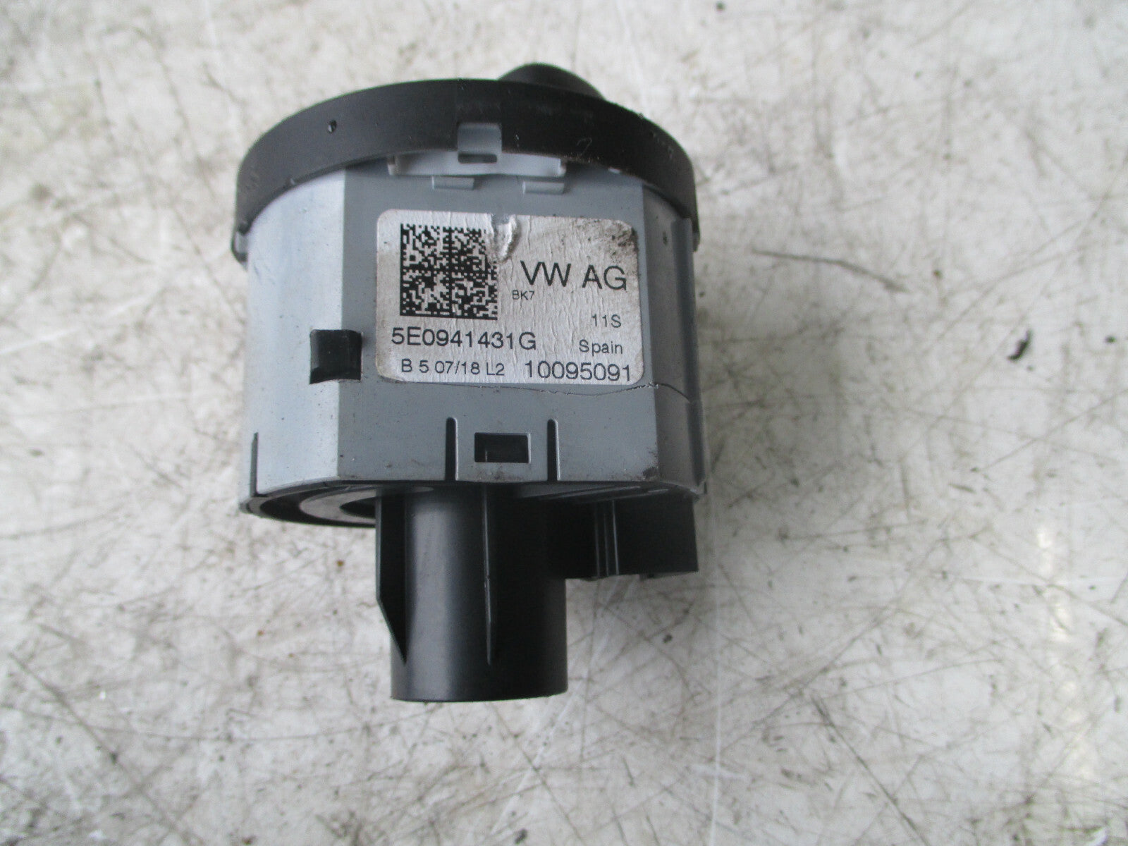 SKODA FABIA MK3 OCTAVIA 2017 HEADLIGHT CONTROL SWITCH 5E0941431G