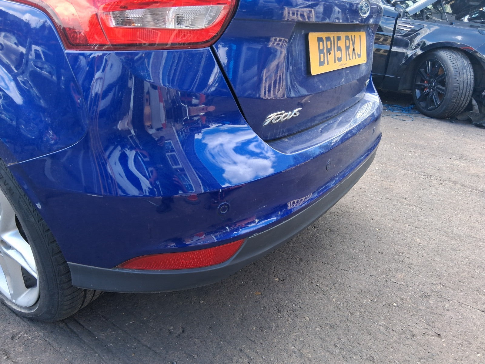 2015 FORD FOCUS MK3 HATCHBACK REAR BUMPER PDC SENSOR DEEP IMPACT BLUE MET HF