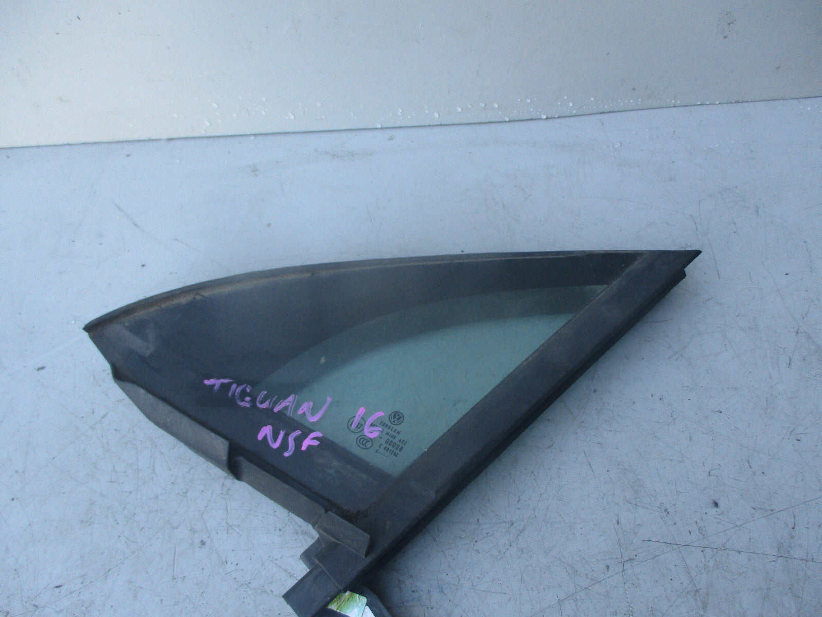 VW TIGUAN MK2 2016 NSF PASSENGER SIDE FRONT QUARTER GLASS