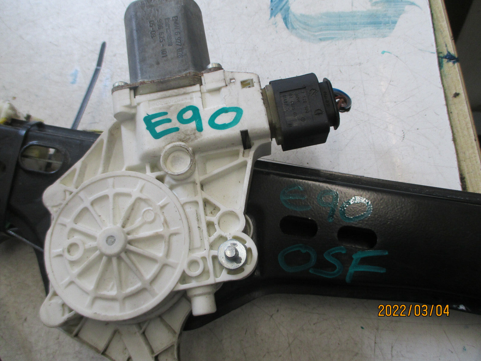 BMW 3 SERIES E90 2008 OSF DRIVER SIDE FRONT WINDOW MOTOR REGULATOR 6927028