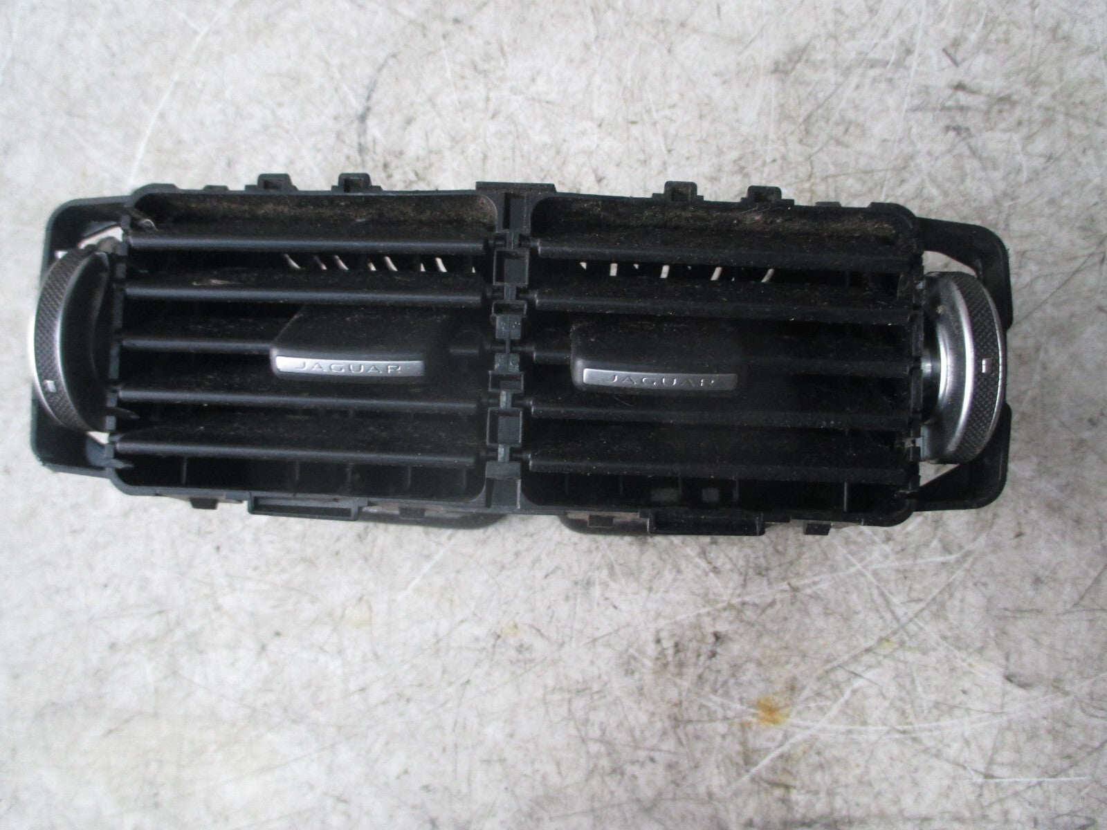 JAGUAR XE X760 2017 REAR CENTRE CONSOLE AIR VENT GJ32014A22AA