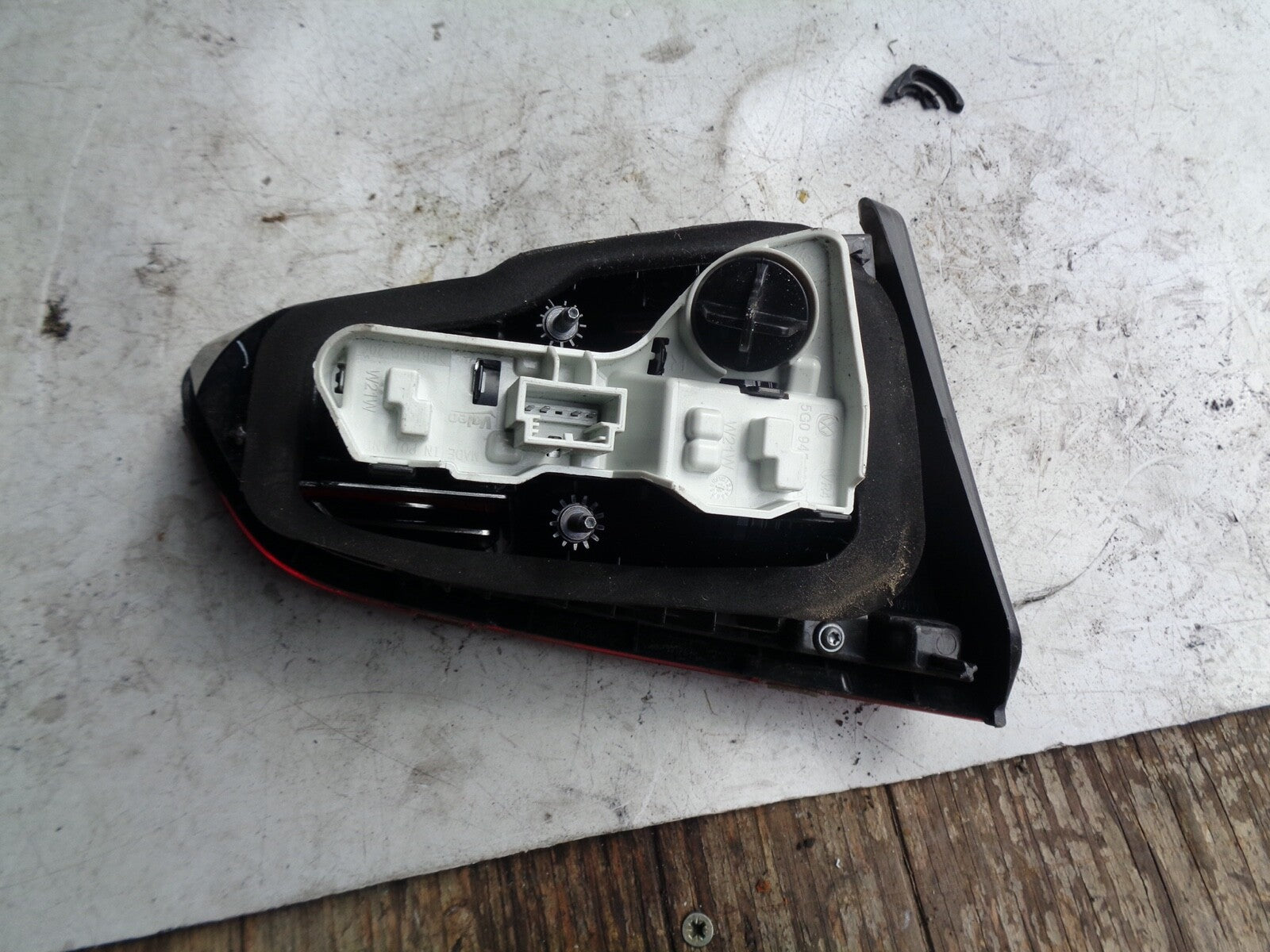 VW VOLKSWAGEN GOLF MK7 1.6 TDI 2015 DIVER OFF SIDE REAR LIGHT 5G0945094AD